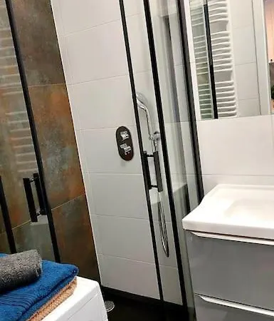 Uroczy Apartament Blisko Centrum Warszawy Appartement Varsovie