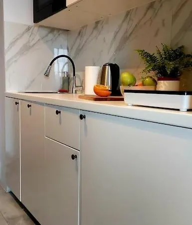 Uroczy Apartament Blisko Centrum Warszawy 아파트 *